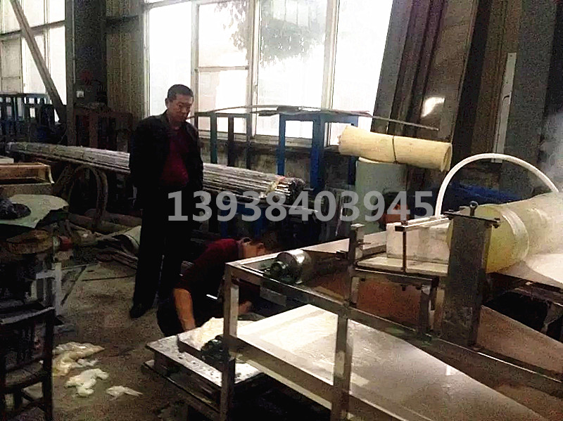 蒸汽涼皮機(jī)生產(chǎn)車間