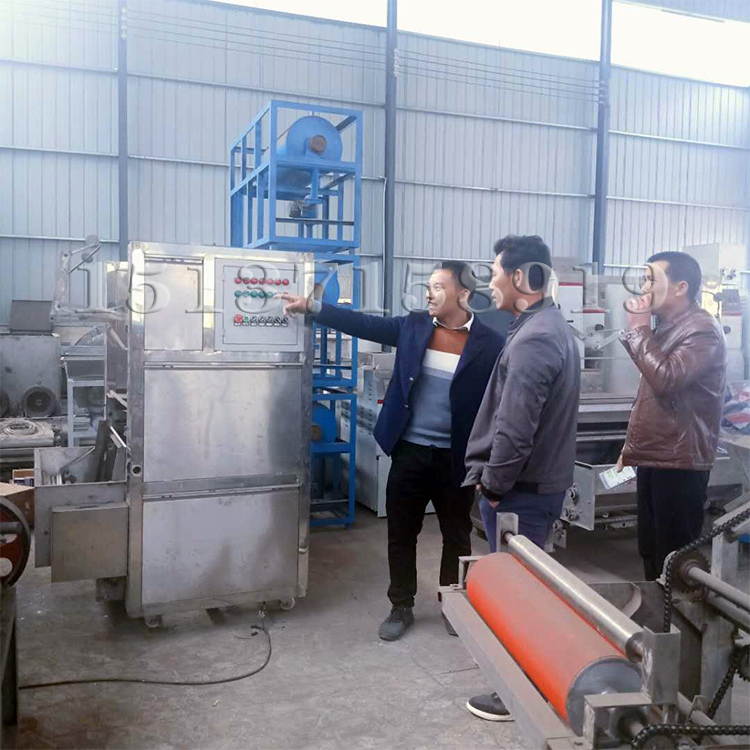 全自動米線機試機現場