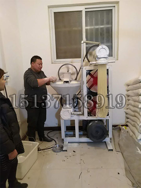 多功能米線機調試現場