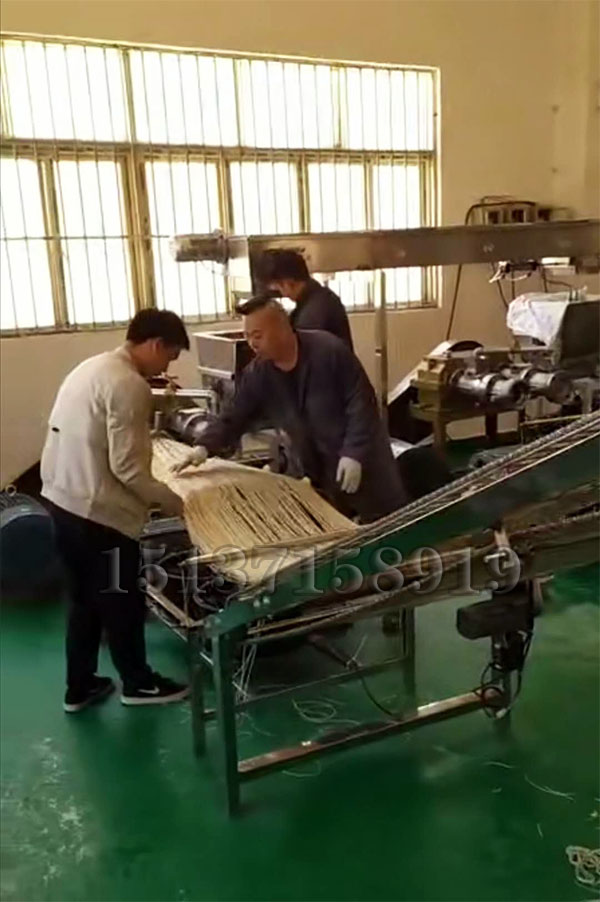 貴州全自動米線機生產現場